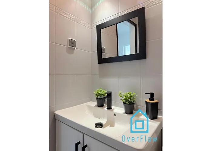 Blue 2 Minutes To Center & Seaside